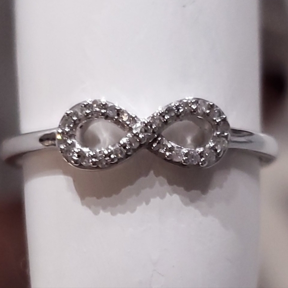 CERTIFIED 14kt White Gold, 22-Stone Diamond Infinity Ring - Picture 2 of 11